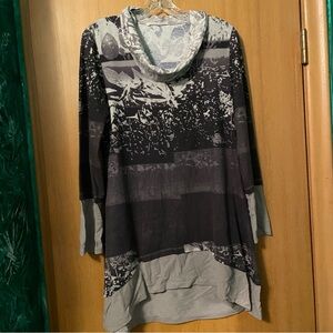 4/$20 | Gray and Black Patterned Cowl Neck Tunic